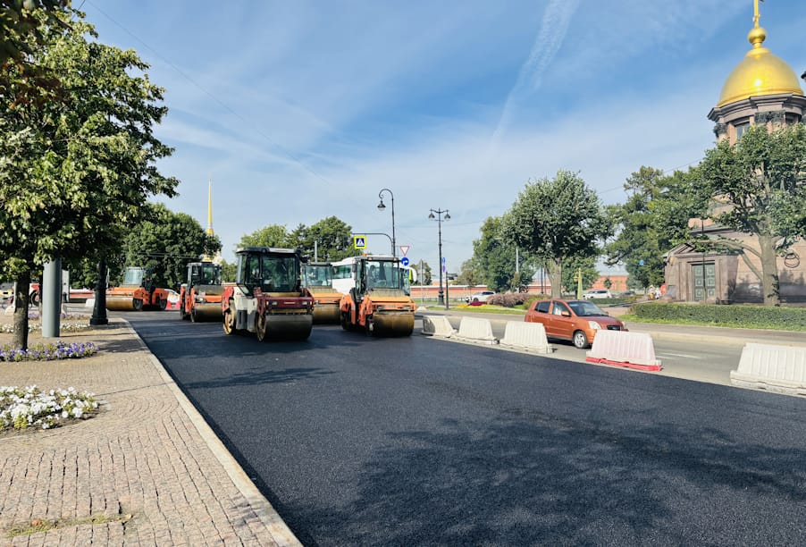 В Санкт-Петербурге обновляют Петровскую набережную